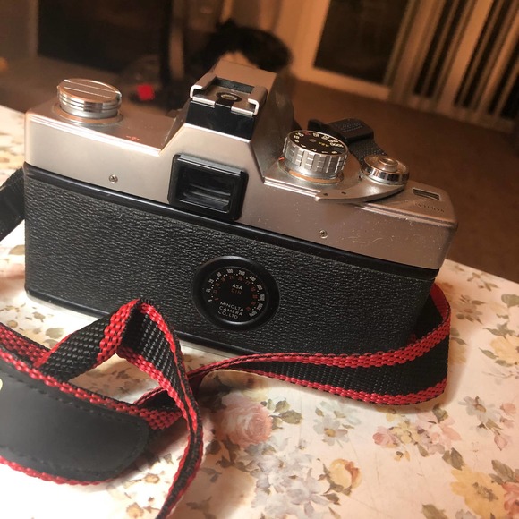 Vintage 1970s Minolta SRT 200 with Soligor Wide Auto Lens - Picture 5 of 8